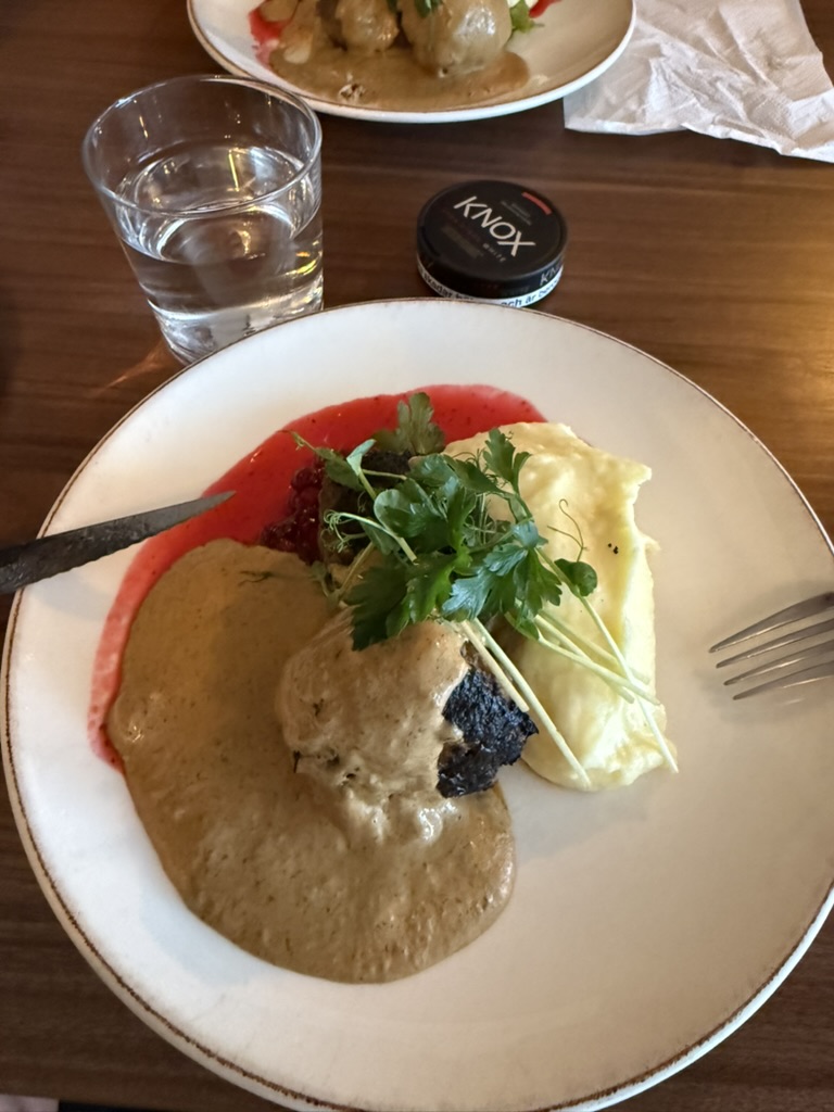 Meatballs with mashed potato and brown sauce
